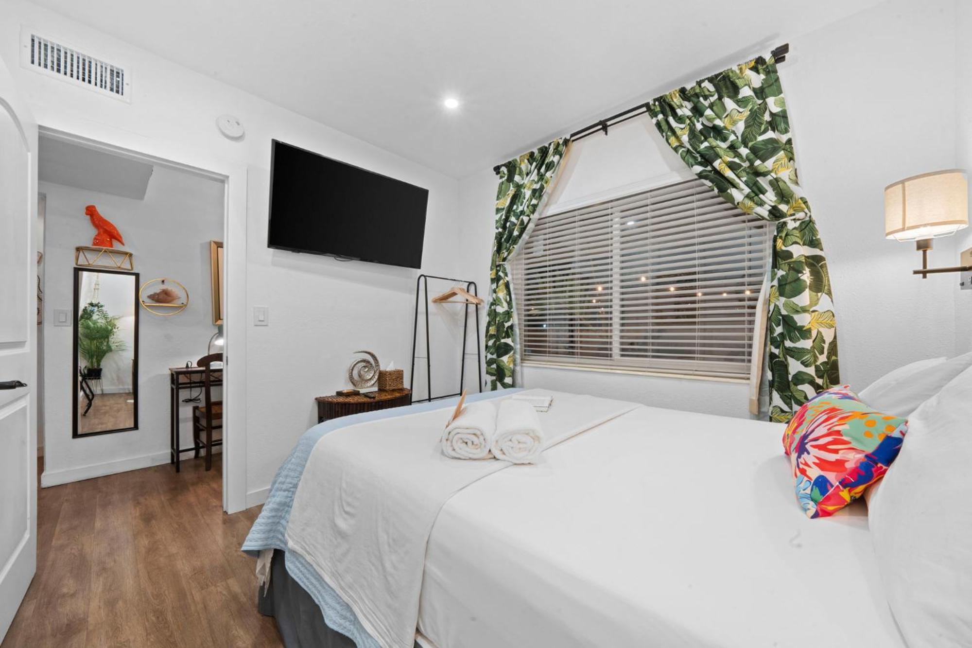 Stunning Little Havana Suites Close To Airport, Calle Ocho, Brickell, Wynwood And The Beaches - Free Parking Маями Екстериор снимка